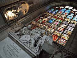 Cattedrale di Bruxelles, vetrata e tombe